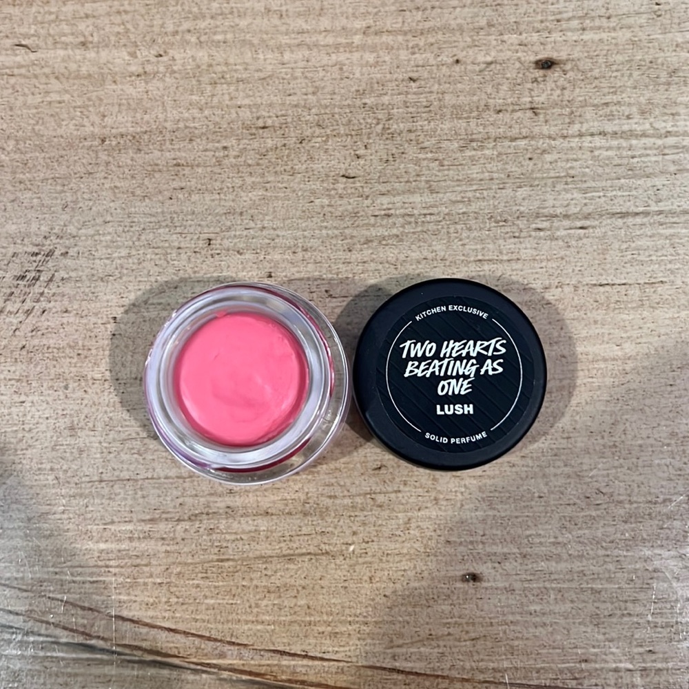 Lush Kitchen Two Hearts Beating As One Solid Perfume - Picture 3 of 3